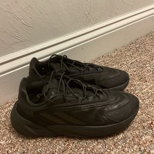 BLACK ADIDAS YOUTH 7